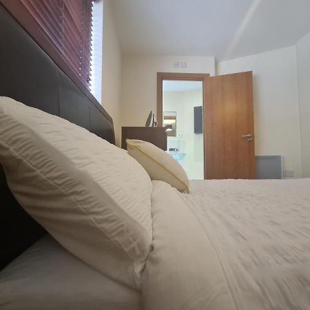 Red Naxela Canary Wharf Apartments Лондон Екстер'єр фото