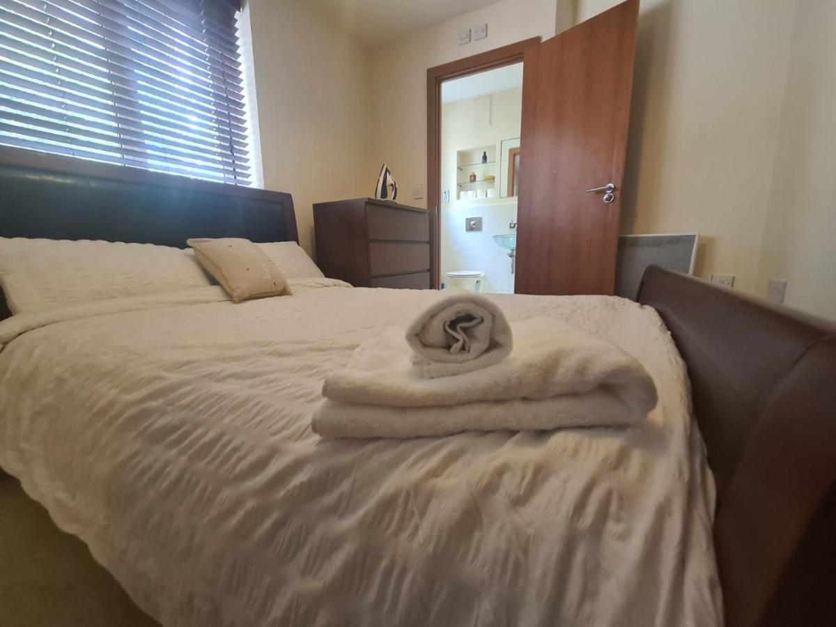 Red Naxela Canary Wharf Apartments Лондон Екстер'єр фото
