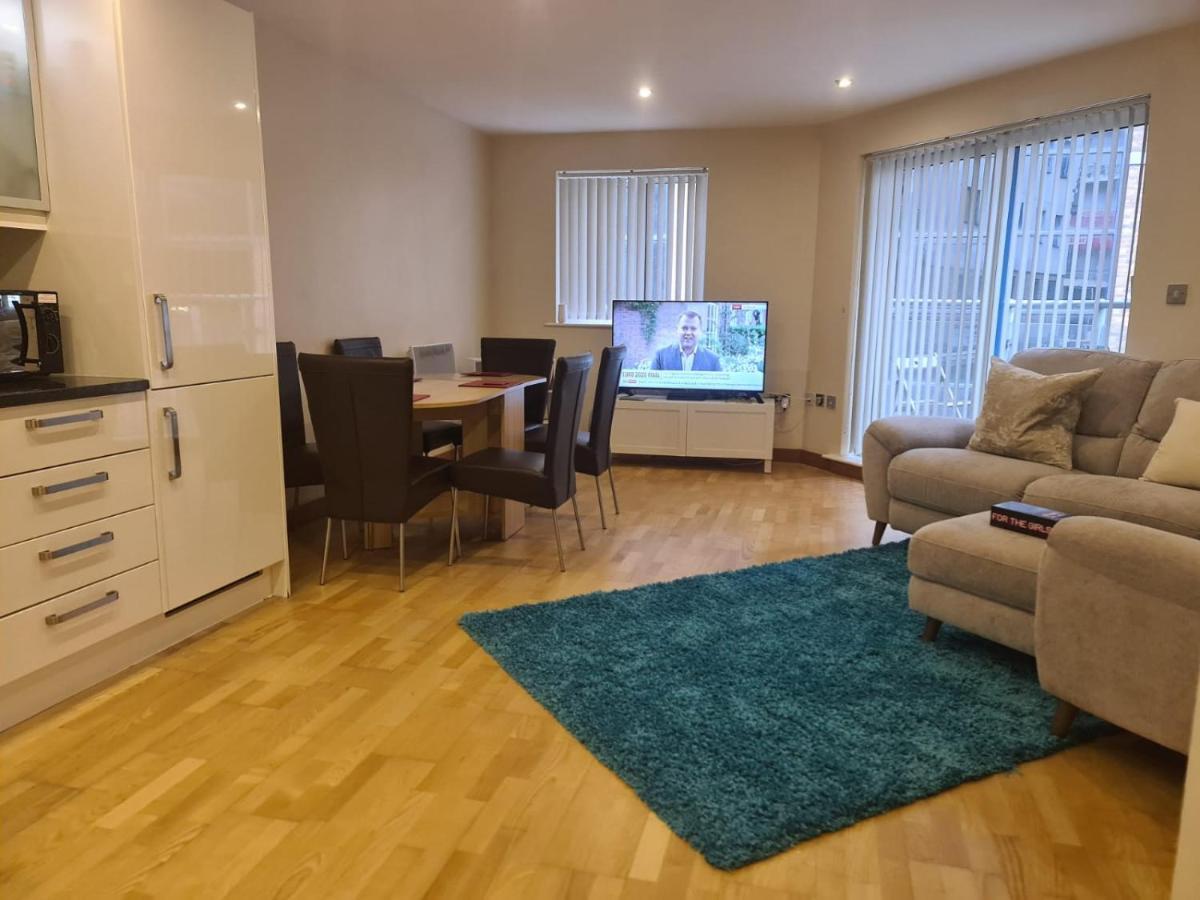 Red Naxela Canary Wharf Apartments Лондон Екстер'єр фото