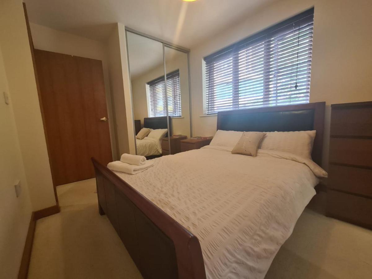 Red Naxela Canary Wharf Apartments Лондон Екстер'єр фото