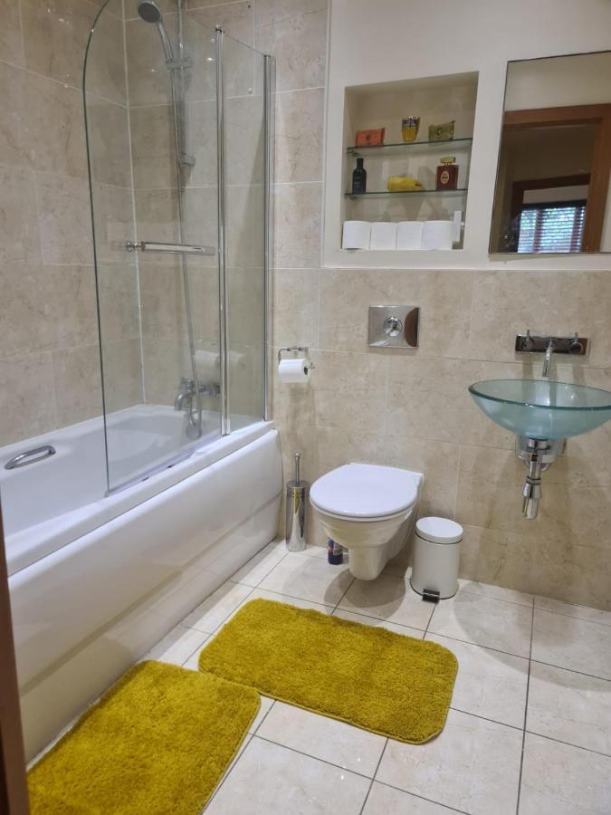 Red Naxela Canary Wharf Apartments Лондон Екстер'єр фото